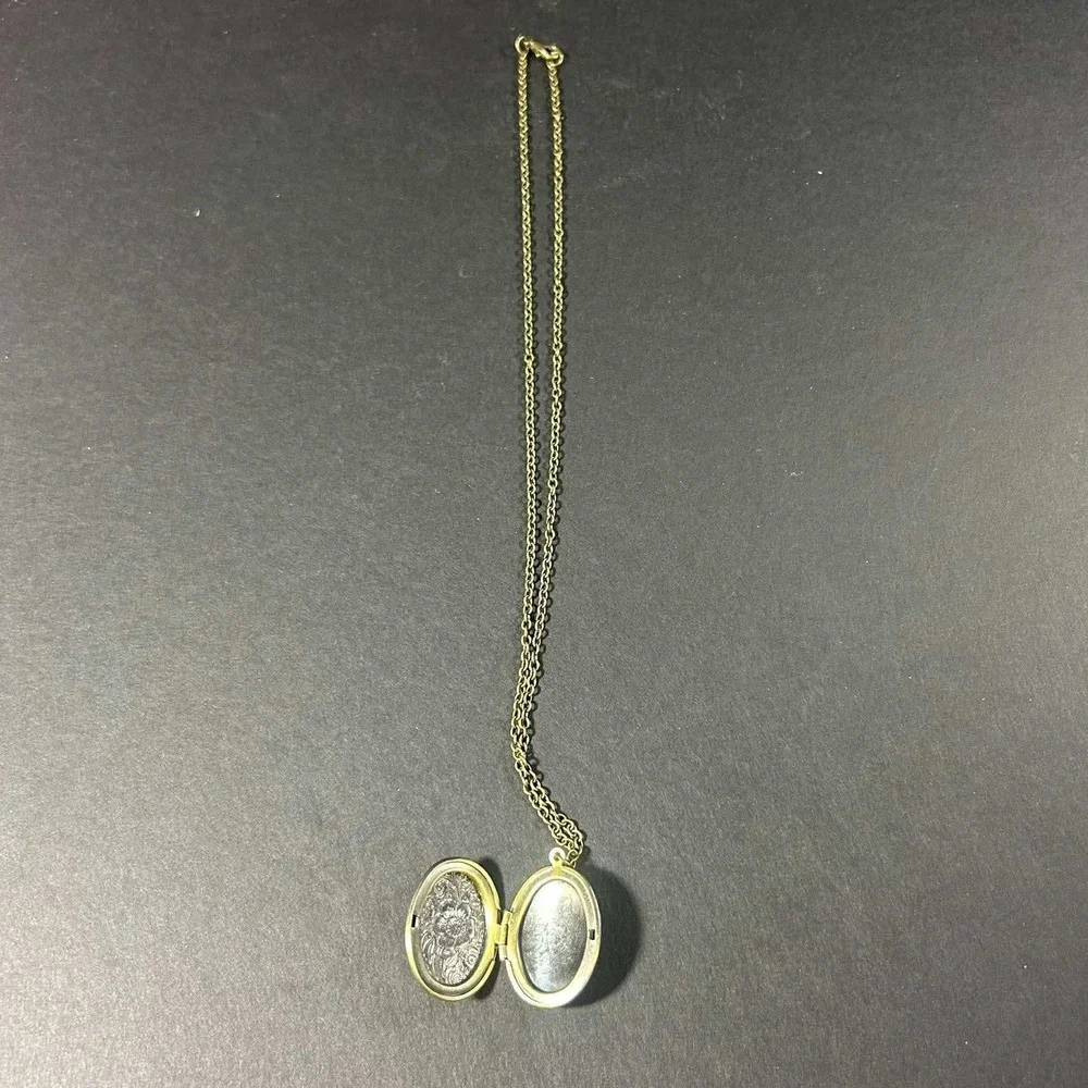 Locket Necklace‎ Bronze/Goldtone Floral Embossed Vintage Style